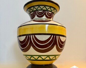 Grand vase en céramique du fabricant français Saint Jean de Bretagne.