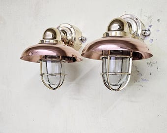 Para miedzianych i mosiężnych lamp ściennych w stylu marynistycznym – kinkiety ścienne w stylu vintage marynistycznym