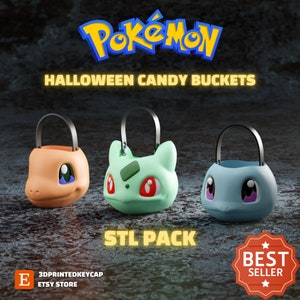 Puede incluir: Tres cubos de caramelo de Halloween de Pokemon impresos en 3D. Los cubos tienen forma de las cabezas de Bulbasaur, Charmander y Squirtle. Los cubos son verdes, naranjas y azules. STL PACK y BEST SELLER están escritos en la imagen.
