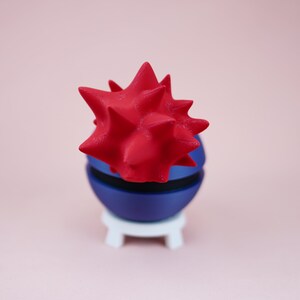 Pokebola Cyndaquill impresa en 3D / Pokebola temática de Pokémon impresa en 3D / Pokémon impreso en 3D / Impresión 3D de Pokémon / imagen 5