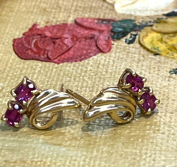 14K Yellow Solid Vintage Gold Oval Ruby Flower Sw… - image 7