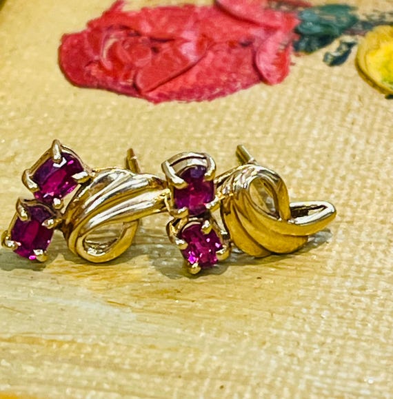 14K Yellow Solid Vintage Gold Oval Ruby Flower Sw… - image 6