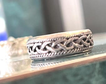 Vintage Oxidized Sterling Silver Celtic Knot Ring