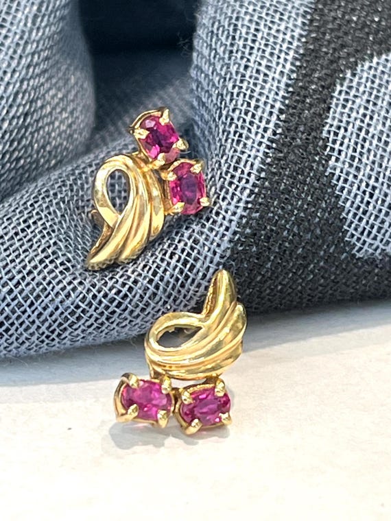 14K Yellow Solid Vintage Gold Oval Ruby Flower Sw… - image 2