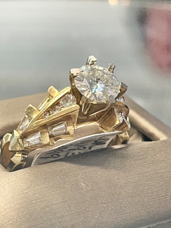 14k Yellow Gold Round and Baggette Diamond Engagem