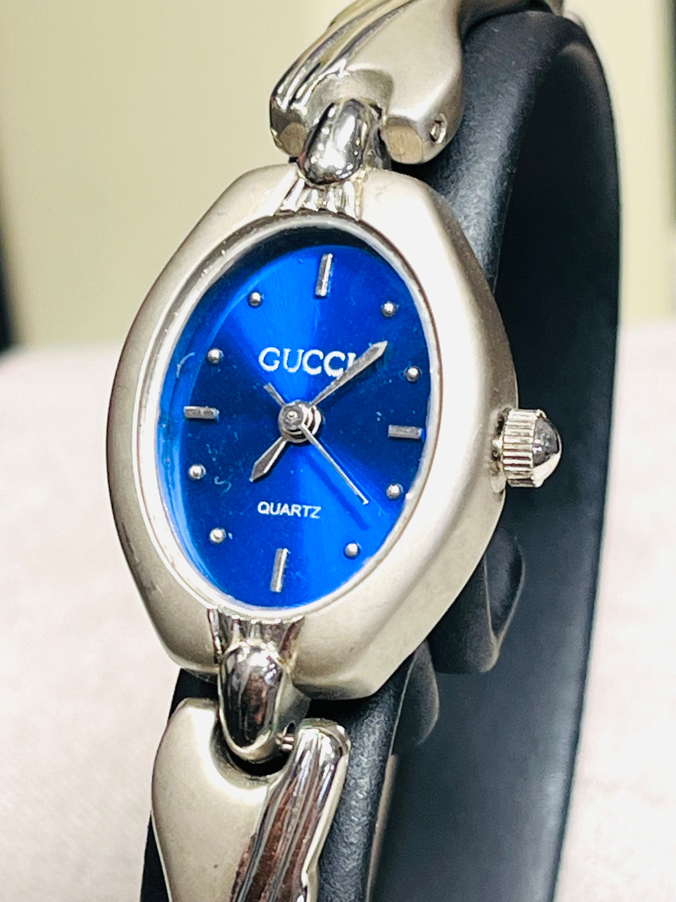 Vintage Ladies Oval Blue Dial Ladies Designer Diamond Accent Vintage Ladies Oval Blue Dial Ladies Designer Diamond Accent