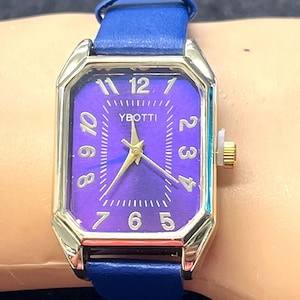 Vintage Ladies Elegant Purple Dial Quartz Watch