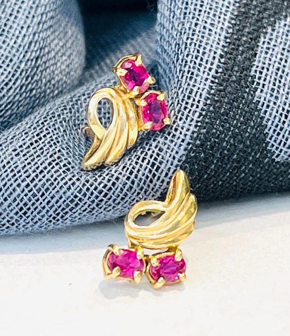 14K Yellow Solid Vintage Gold Oval Ruby Flower Sw… - image 1