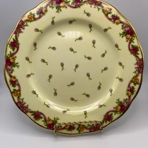 Royal Albert Bone China Old Country Roses Yellow Rosebud Salad Dessert Plate Ruby Celebration 2002