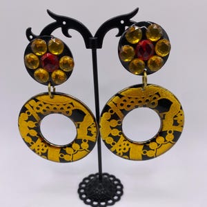 Włoskie kolczyki wiszące z klipsem Lucite Gold and Black