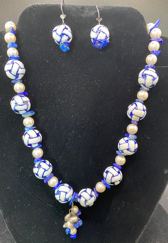 Vintage Porcelain Blue and White Chinese Bead Neck