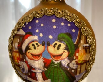 Disney Epcot World Showcase Limited Edition Seide Weihnachtskugel Mickey und Minnie Boxed Ornament