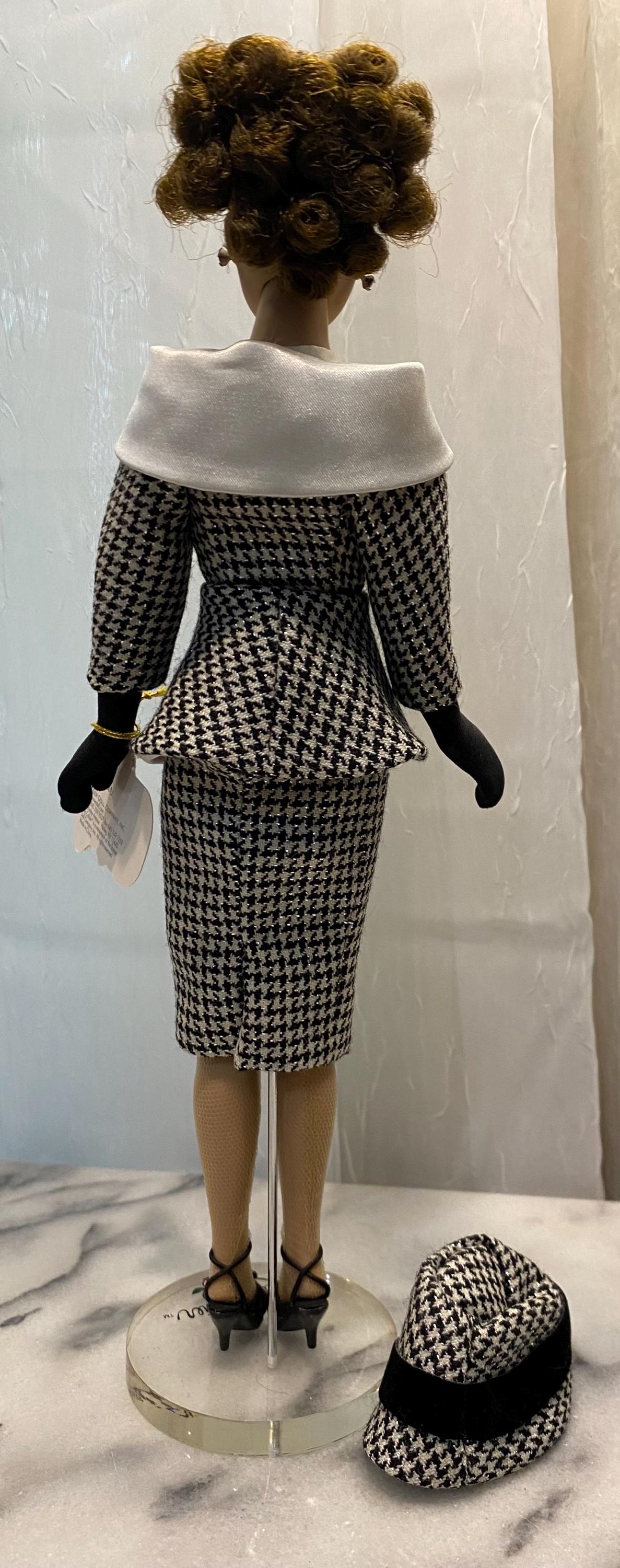 Tonner Doll Company Tiny Kitty Collier 10