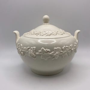 Wedgewood Cream on Cream Geprägte Zuckerdose und Deckel