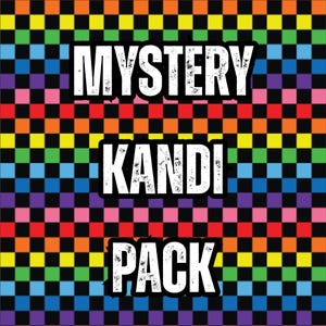 Può includere: Grafica colorata con le parole "MYSTERY KANDI PACK" in grassetto bianco. Lo sfondo è un motivo a scacchiera multicolore con colori come rosso, arancione, giallo, verde, blu, rosa e nero.