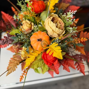 Composition florale de paniers d'automne