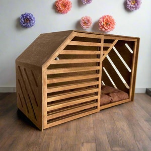 Moderne Hundehütte aus Holz mit Schiebetür für Hunde und Katzen