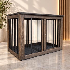 K&ouml;nnte beinhalten: Eine rechteckige Tierbox aus dunkel gebeiztem Holz mit einer massiven Oberseite. Die Konstruktion verf&uuml;gt &uuml;ber vertikale schwarze Metallst&auml;be an allen Seiten und eine Frontplatte mit einem zentralen Verschlussmechanismus f&uuml;r Sicherheit.