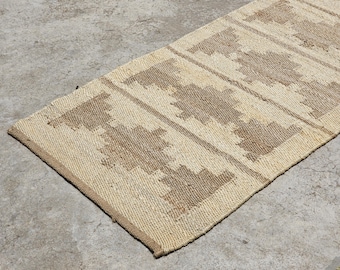 Handwoven Braided Jute Runner Rug: Natural Hemp Stair Rug