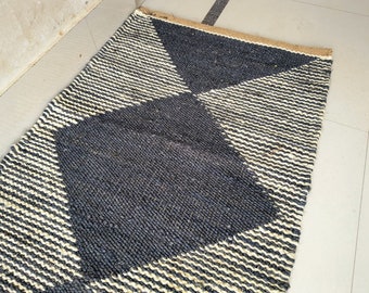 Handloom Hemp Jute Runner Rug: Braided Eco-Friendly Entryway Rug