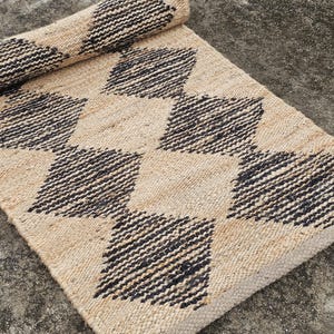 Handgewebter Teppich aus Jute: Geflochtener Boho Teppich