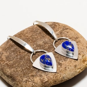 Örhängen i sterlingsilver med lapis lazuli i koppar