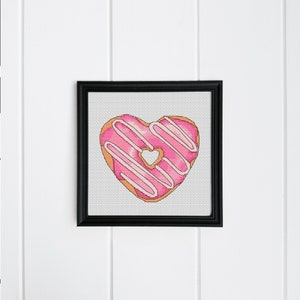 Glased with Love – Схема вышивки крестом «Пончик в форме сердца» / Pink Frosting Valentine PDF, милый дизайн вышивки «Сладкое угощение»