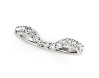 14k White Gold Curved Style Wedding Ring with Diamonds (1/3 cttw)