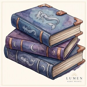 Puede incluir: Una pila de tres libros de tapa dura con portadas de acuarela azul y morada. Los libros presentan ilustraciones plateadas de sirenas y lunas crecientes, con esquinas metálicas y detalles en el lomo de color cobre. Texto: LUMEN HOME PRINTS.