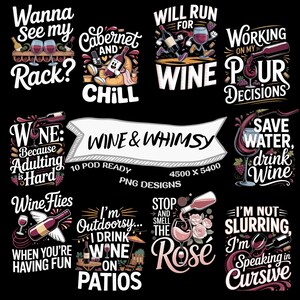 Op de afbeelding: Een verzameling wijn-thema PNG-ontwerpen op een zwarte achtergrond. De ontwerpen bevatten verschillende zinnen en illustraties gerelateerd aan wijn, zoals "Wanna See my Rack?" en "Will Run for Wine." De ontwerpen zijn geschikt voor POD (Print on Demand) producten.