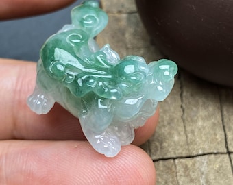 翡翠麒麟彫刻、中国の神話上の守護ペンダント、幸運の麒麟宝石