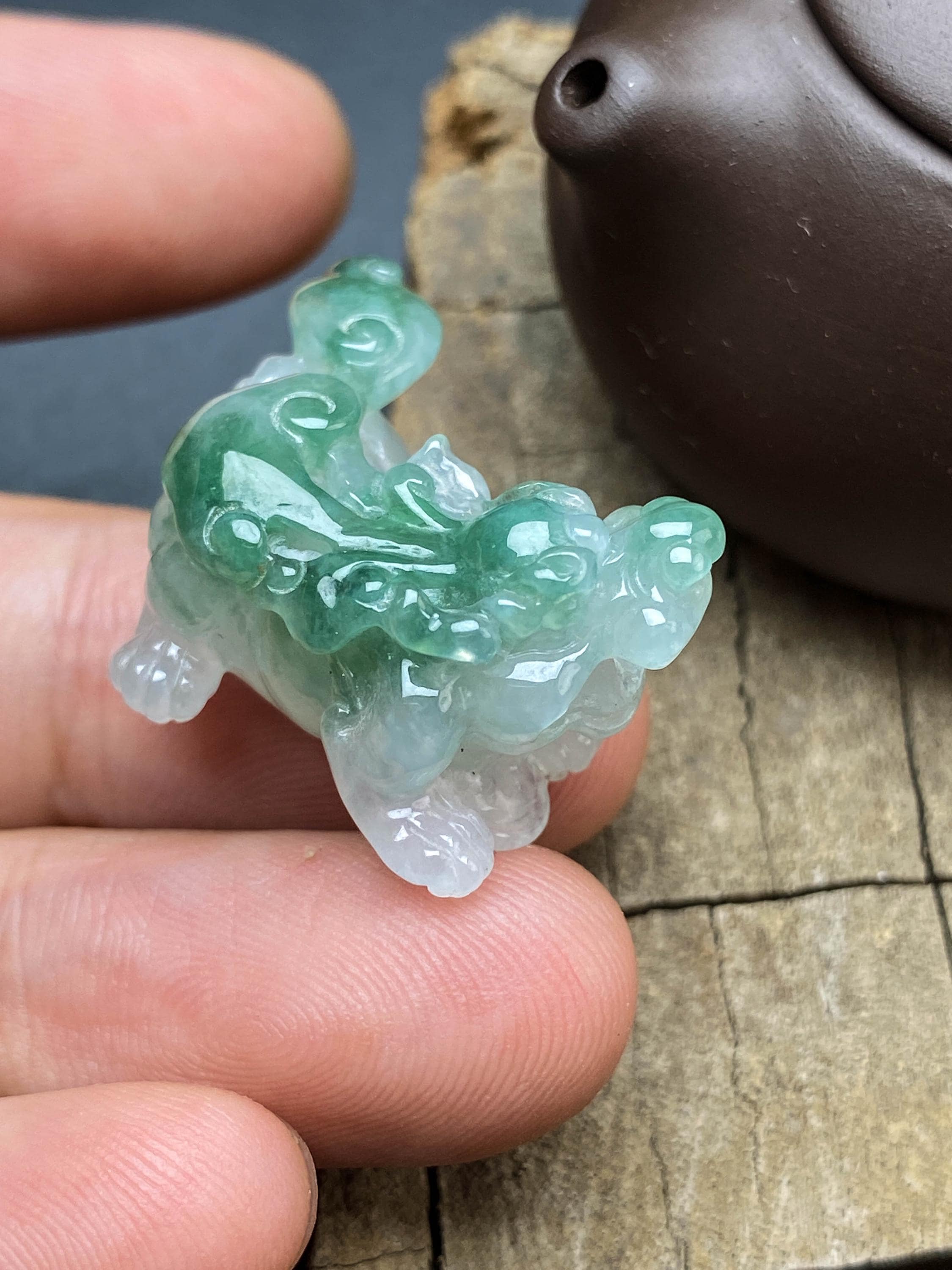 翡翠麒麟彫刻、中国の神話上の守護ペンダント、幸運の麒麟宝石