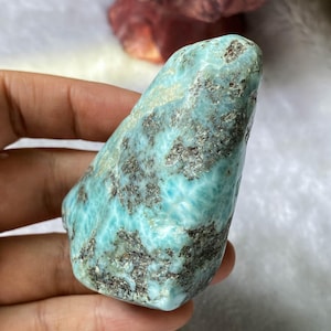 Hochwertige Larimar Freeform, Blauer polierter Larimar Stein, natürlicher Larimar, Dominikanischer Edelstein, natürlicher Dominikanischer Larimar