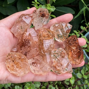 Natural UV Reactive Petroleum Quartz , Petroleum Quartz Point , Scepter Quartz , Fluorescent Crystal , Home Decor , UV Reactive Crystal