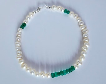 Emerald Pearl Jewelry, May Birthstone Bracelet, Pearl and Emerald Bracelet For Her, Freshwater Pearl Bracelet, Elegant Bracelets for Her