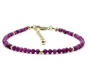 Pulsera de rubí delicada: chapada en oro o plata de ley, piedra natal de julio