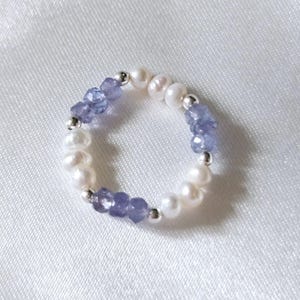 Stretchring tanzaniet en parel | Sterlingzilver | Sierlijke geboortesteen december: cadeau voor haar