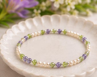 Vårblommor | Elegant sötvattenspärla, lila fluorit och peridotarmband | Handgjort i Kanada | Elegant pärlarmband | Mamma Me-present