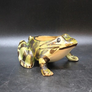 Brush McCoy Frog Planter (repaired)
