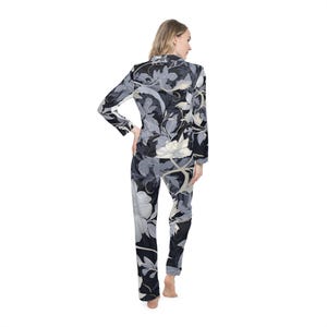 Floral Satin Pajama Set: Women&#39;s Luxurious Sleepwear