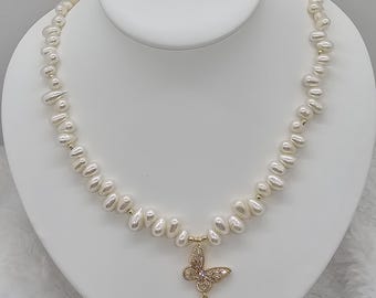 Collar con colgante de mariposa y pendientes de perlas de mijo de arroz cultivadas en agua dulce naturales genuinas, regalo para ella