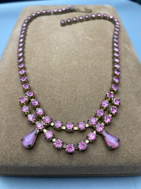 Necklace Beautiful VTG Pink Satin Glass Sparkling 