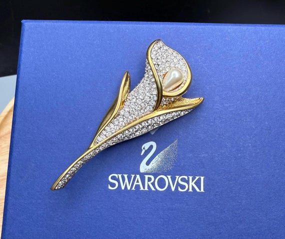 Swarovski Swan Signed Crystal Encrusted Gold tone Cala Lilly Pin Brooch VTG 2.8”