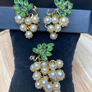 SCHREINER Vintage SIGNED Rhinestone Pearl Figural Grape Cluster Demi Parure Brooch & Earring Set HTF Rare