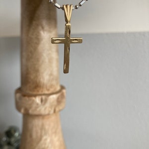 14K Yellow Gold Beautful Vintage Diamond Cut Cross Pendant Designer Michael Anthony .67g