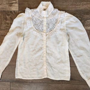 Jessica’s Gunnies Gunne Sax Prairie blouse lace buttons cottagecore Victorian XS