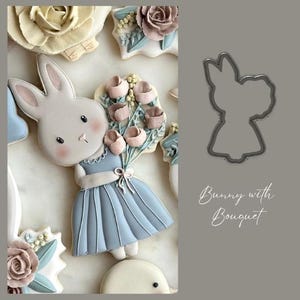 Può includere: Un tagliapasta a forma di coniglio che tiene un mazzo di fiori. Il testo "Bunny with Bouquet" è sotto il tagliapasta.