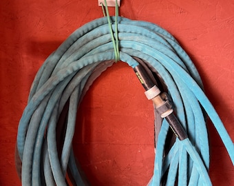 Support mural pour cordon imprimé en 3D | Organiseur de cordon d'alimentation et de tuyau | Garage et atelier de stockage