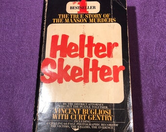Helter Skelter, by Vincent Bugliosi with Curt Gentry, Vintage Paperback Book, True Crime, 1976