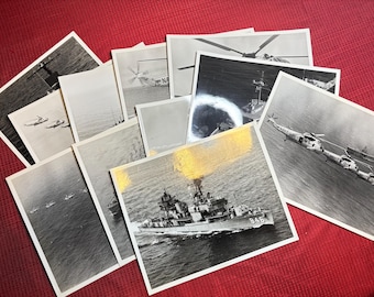 Anuários e fotos da Marinha, The Keel, 1971 e 1972, além de 11 fotos em preto e branco, fotos militares antigas